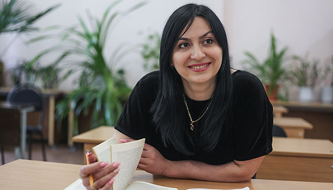 Залина Сосранова — педагог дополнительного образования владикавказского центра развития одаренных детей «Интеллект» по истории и обществознанию, кандидат исторических наук